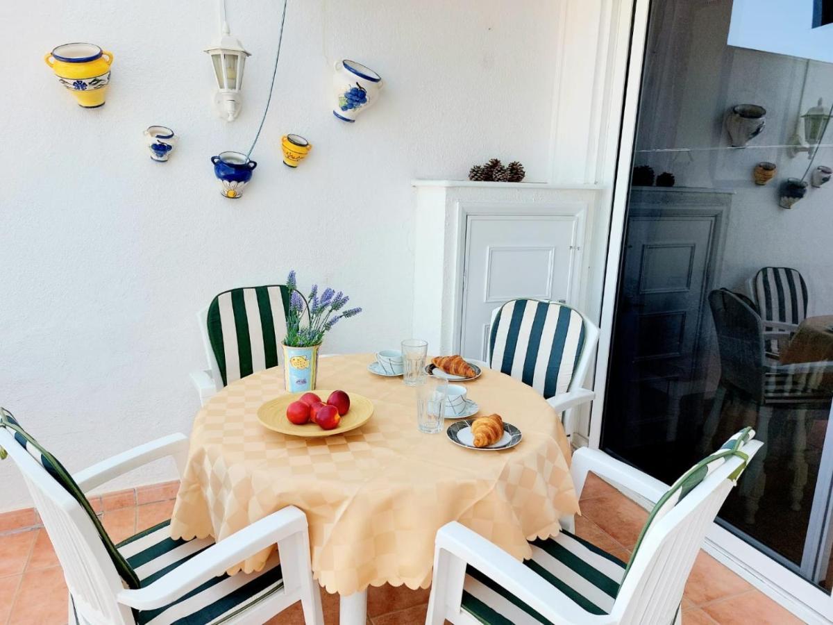 First Line Villa Floor Studio Apartment With Amazing Sea View Air Conditioned Just 50M From The Beach Costa Adeje  Eksteriør billede
