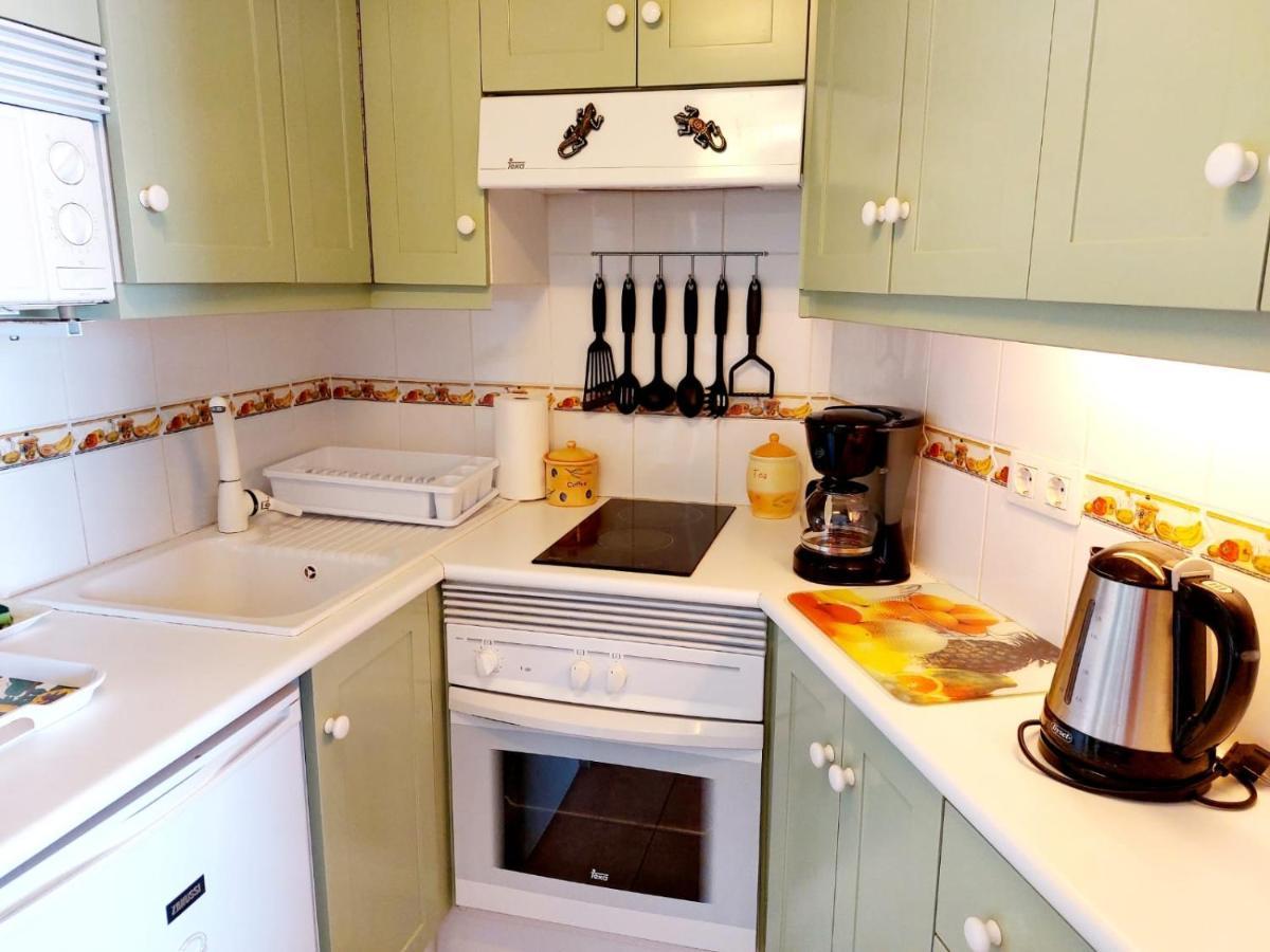 First Line Villa Floor Studio Apartment With Amazing Sea View Air Conditioned Just 50M From The Beach Costa Adeje  Eksteriør billede