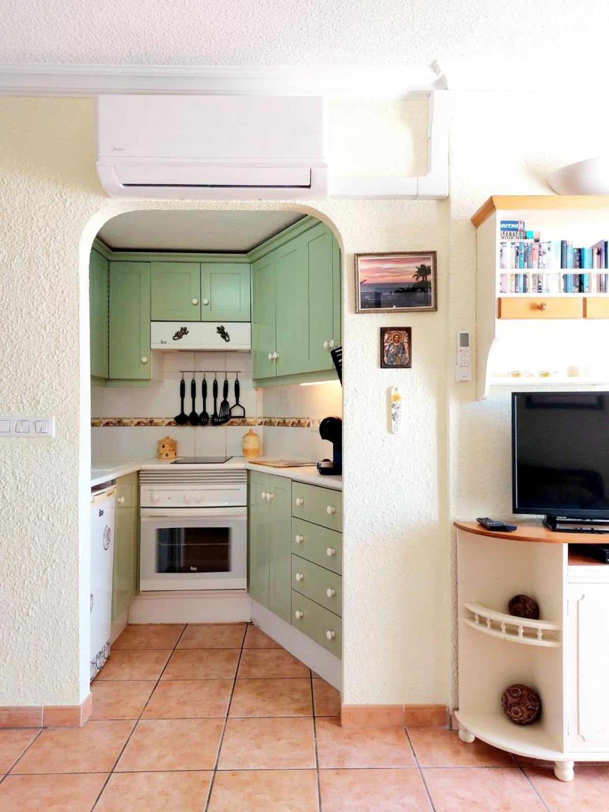 First Line Villa Floor Studio Apartment With Amazing Sea View Air Conditioned Just 50M From The Beach Costa Adeje  Eksteriør billede
